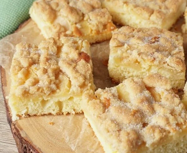Einfacher Apfelkuchen vom Blech mit Streuseln