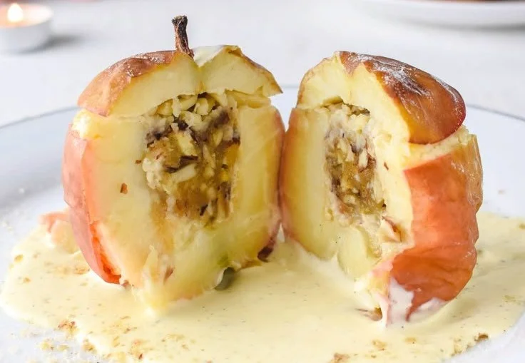 Klassischer Bratapfel mit Vanille Sauce