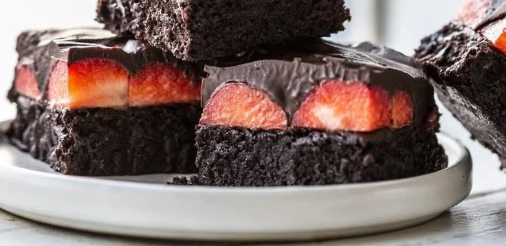Erdbeer-Brownies mit Schoko-Ganache