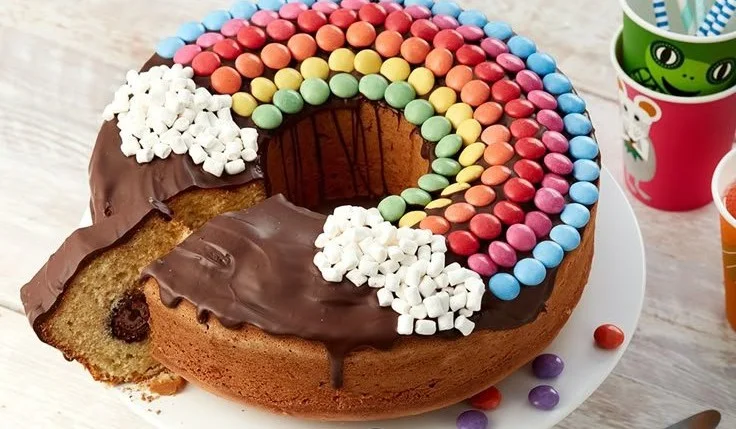Geburtstags-Regenbogenkuchen