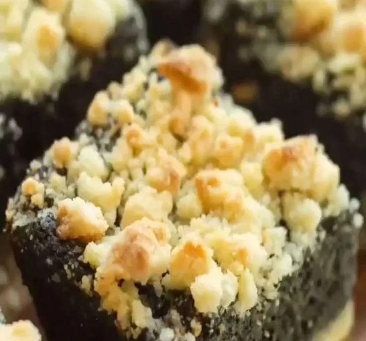 Omas Saftiger Mohnkuchen mit Streusel