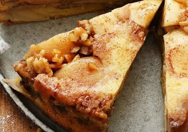 Tarte Tatin mit Äpfeln und Walnüssen